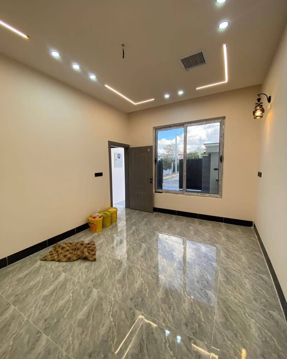 اعلان دار للبيع موقع مميز طابو ملك صرف بناء درجه اولى
سقف مغربي واجهة فلين نظام تبريد مركزي بناء هندسي
مساحه (100)
(موقع اسره المفقودين) 
الطابق الاول يحتوي استقبال +هول +مطبخ +غرفه نوم +صحيات (الطابق الثاني يحتوي على هول +غرفه  نوم الاستفسار  الاتصال على الرقم ***********
