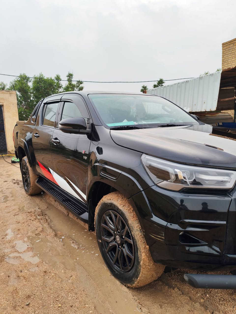 السلام عليكم 
للبيع تويوتا هايلوكس GR  2023 فول 
كاميرات 4 محيطيه 
رادار 
كشن كهربائي
شفتات گير
السعر 410 الخاص مفتوح للاستفسار *********** واتس
