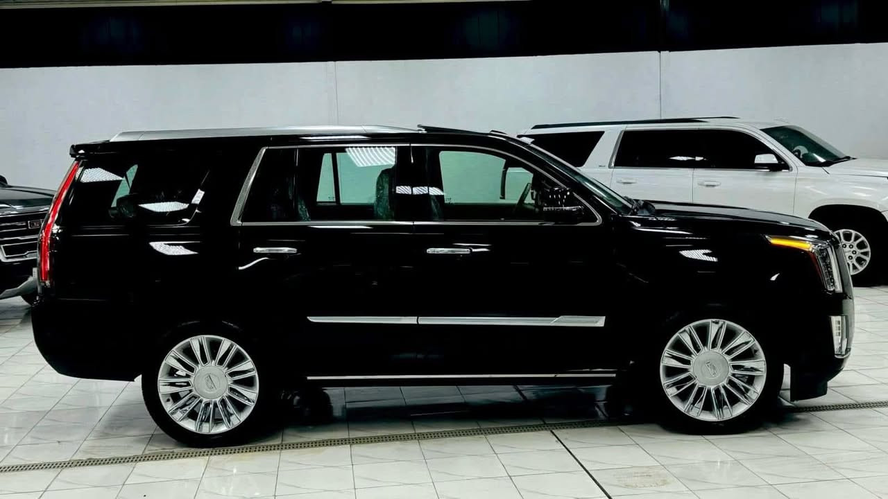 للبيع كاديلاك اسكاليد.بلاتينيوم.
السياره مواصفات بلاتينيوم.فول الفول اعلى فئة بالكاديلاك داخل بيجي. ✈️✅

 السياره لون اسود♠️

موديل 2020

السياره خليجيه مكفولة كفالة عامة وكاله المنصور السيارة جديده بحاله الوكاله  

المواصفات📱👇🏻

🔵1-عداد المسافات⬅️37ألف  

🔴2-كشنات مساج 

🔵3-داخل بيجي.

🔴4-داخل ملكيVIP

🔵5-السياره4شاشات 

🔴6-كشنات تدفأة تبريد 

🔵7-فور ويل 

5️⃣بصمات 🔴

🔵9-الكشنات الخلفيه تدفأة 

🔴10-شاشه كبيره 

🔵11-قاصه 

🔴12-تحكم جهتين 

🔵13-داتاشو. 

🔴14-بصمة

🔵15-كشنات جلد

🔴16-جنطه جلاق 

🔵17-لد بالابواب 

🔴18-دوسات اوتو 

🔵19-ويل2️⃣0️⃣

🔴20-رادار امامي خلفي 

🔵21-وقوف تلقائي عند التقرب من جسم. 

🔴22-سقف شاموا اسود. 

5️⃣ كاميرات🔵

وباقي المواصفات المعروفة للبلاتينيوم. 
للاتصال / ***********
مكان السيارة بغداد _اليرموك
