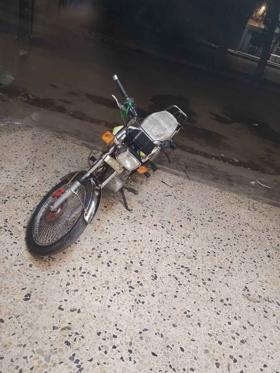 دراجه للبيع تايكر موديل ٢٣ نضيفه كلش كلها شغاله شرط شركه مامفتوحه أوراق ٥ لسعر ٦٠٠  مكاني عزيزيه للاستفسار تصل ***********
