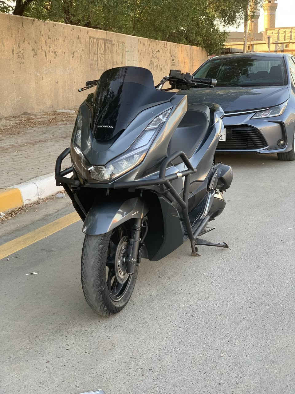 سلام عليكم Pcx جيل رابع وراد فيتنامي 

دراجة صالها شهر نازله من رمبه جديده جديده كلش ماشيه 11 الف دراجه زيرو مكفوله كفاله عامة مكينه ناعمه وبيها شلعه تشك كاع حساس زدحام حساس ستان حساس ABS حساس T درع اصلي عليها درجه جاهزه وتتخبل مكاني بغداد شراي يتصل وبخدمته *********** لمو شراي لا يتصل ويتعبني
