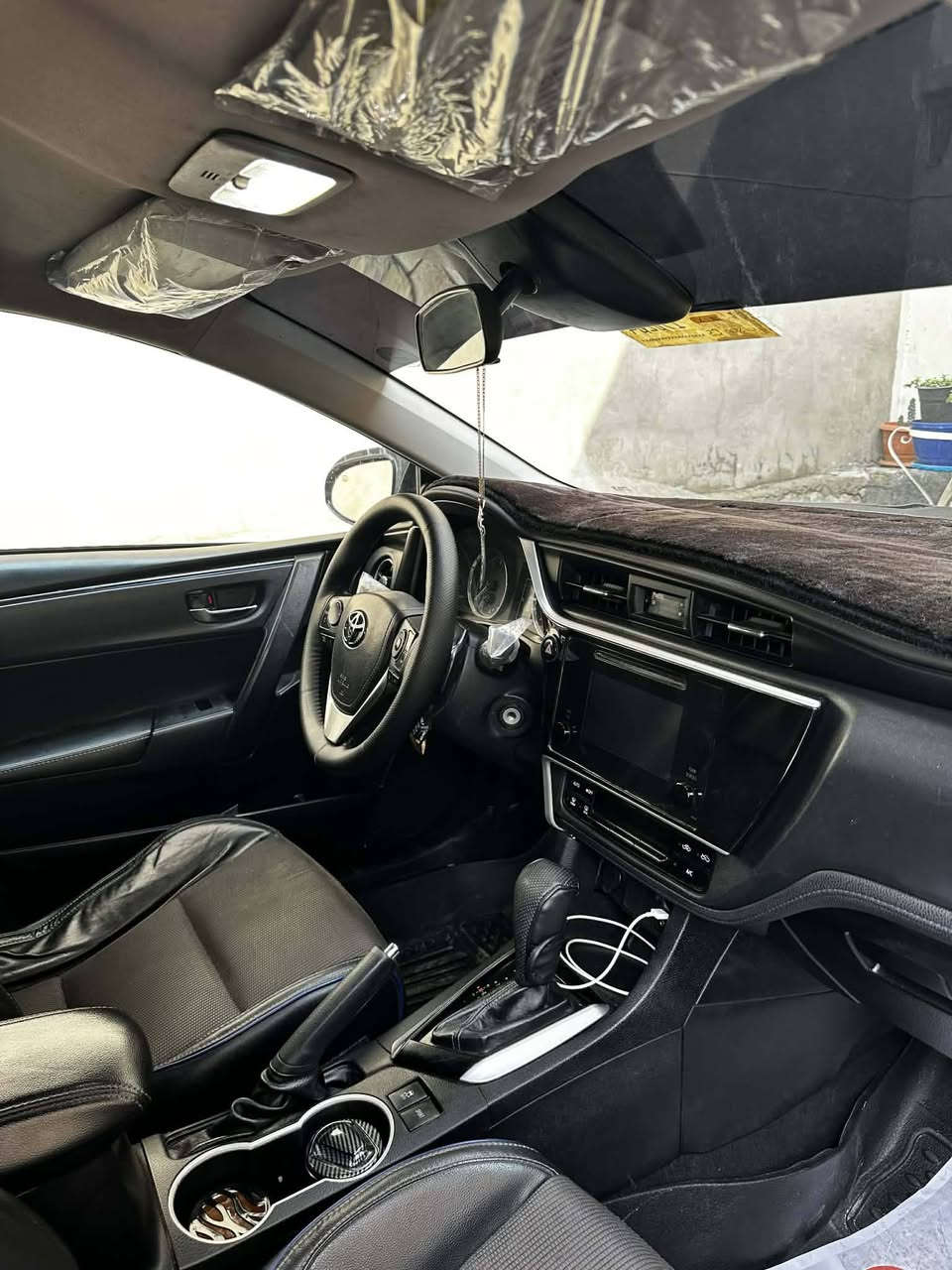 السلام عليكم للبيع كورلا 2018 وارد امريكي مواصفات se معروفه سياره عليها تخم تاير جديد صدر كله جديد اصلي تبريد ثلاجه نضيفه مال بيت سياره بأسمي رقم وسنويه 2030 ضرر موجود بالصور سعر 128وبيها مجال عنوان بغداد
السياره تعبان بيها الله شاهد 
***********
