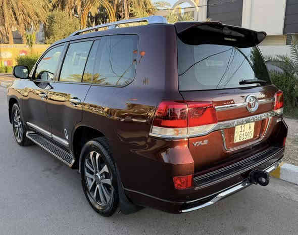 السلام عليكم 
للبيع تيوتا لاندكروز 2017 gxr محرك 8 سلندر 4600
مواصفات الgxr داخل عسلي ماشيه 110 الف كيلو 
السياره مكفوله كفاله عامه عدا شبر صبغ بالبنيد اثر شخط بدون داخل سياره كلش نظيفه عله ايد وحده رقم بغداد الجديد مكاني بغداد السيديه السعر 455 ورقه وبيها مجال للاستفسار اكثر اتصل ***********
