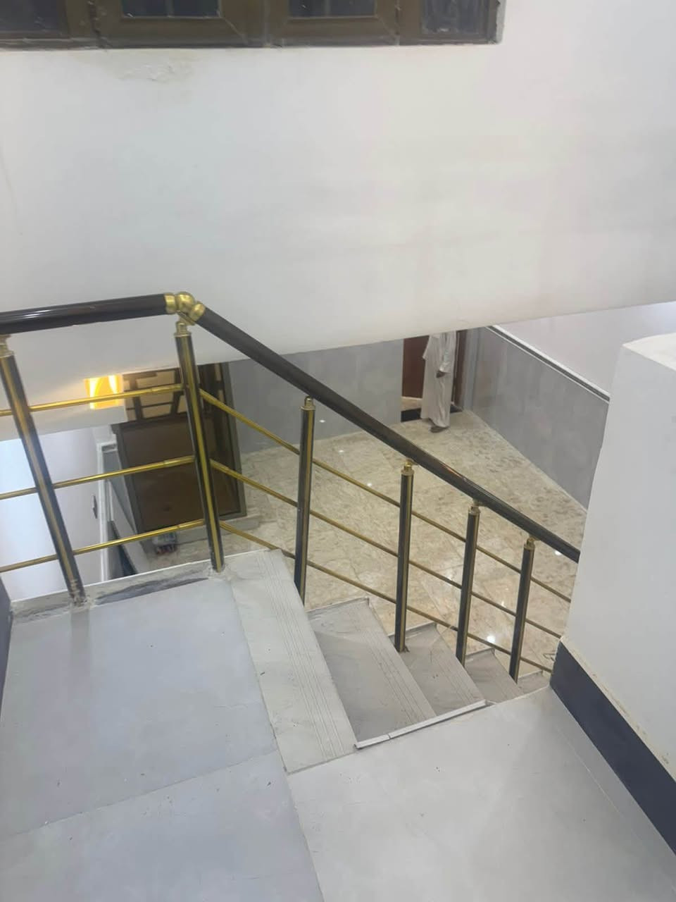 بيت بالجامعه للايجار غرفه وصاله فوك وغرفه وصاله ومطبخ واستقبال جوه سعر الايجار ٦٠٠ اتصال *********** منطقه ال٢٩ خلف الناسخ
