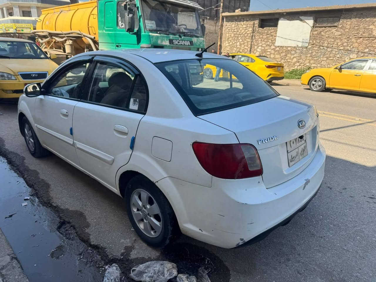 سلام عليكم كيا ريو موديل 2012  سنويه ساقطه قطعه صبغ قطعتين تبديل  بيه كابون بس توقف لازم اتحول ماستر  سعره 85 وبيه مجال قليل  ***********
