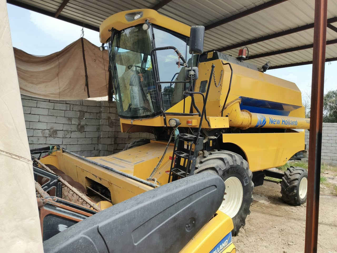 للبيع حاصده نيوهلند 2019 رقم سليمانية مشتغله 2500ساعه مكينه مديومه وجاهزه  للحصاد المكان نجف للاستفسار ‏‪***********
