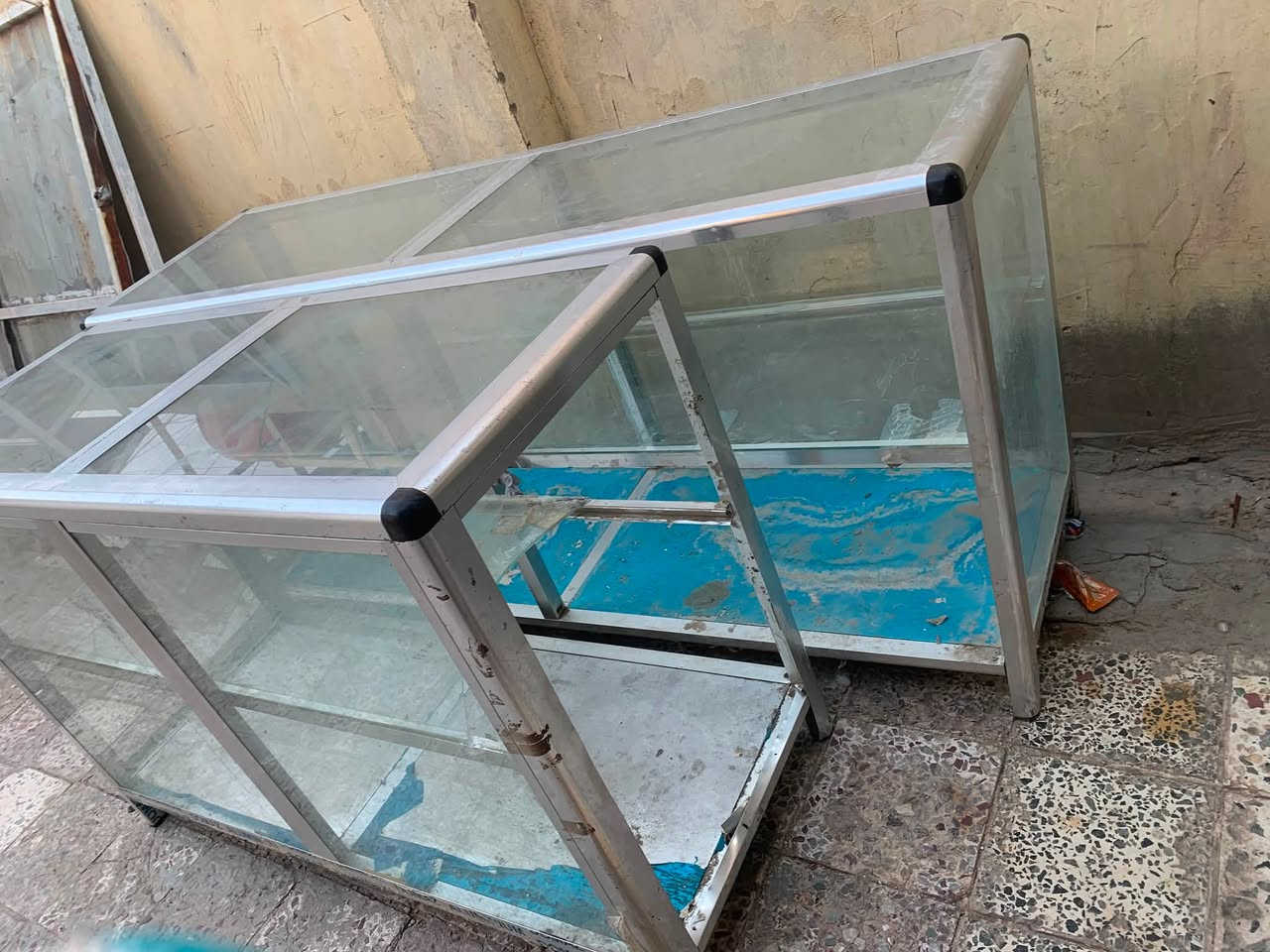 غراض اسوق جديد رفوف حديد خان جامه وبرادات نضيفه جديدات مستعملات قليل للستفسار ***********
