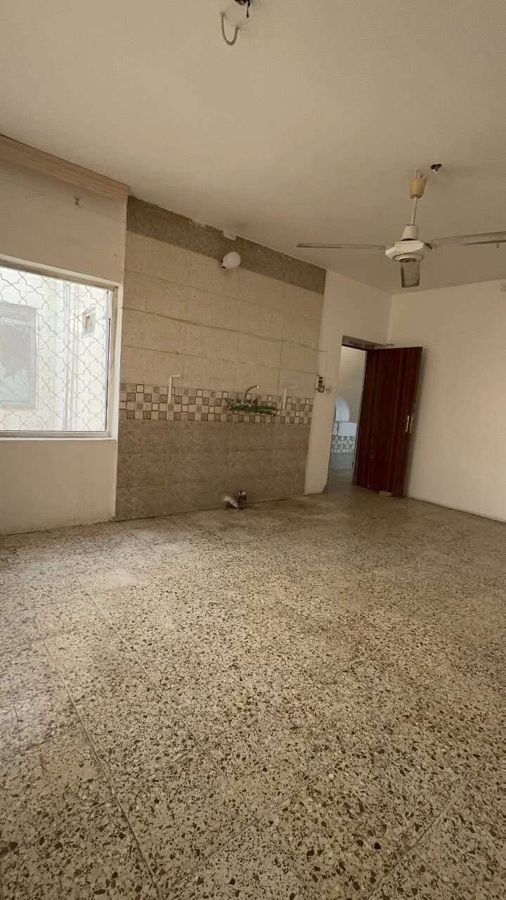 مشتمل طابق ثاني للايجار 
يحتوي غرفتين نوم وغرفة طفل مع استقبال ومطبخ واسع مع خدمات وبيتونه مع السطح والاتصال مع صاحب الدار جانبي دون وسيط
الموقع بغداد - السيدية خلف جامع الأقصى الفرع مقابل المركز الصحي 
للاستفسار الاتصال على 
***********
