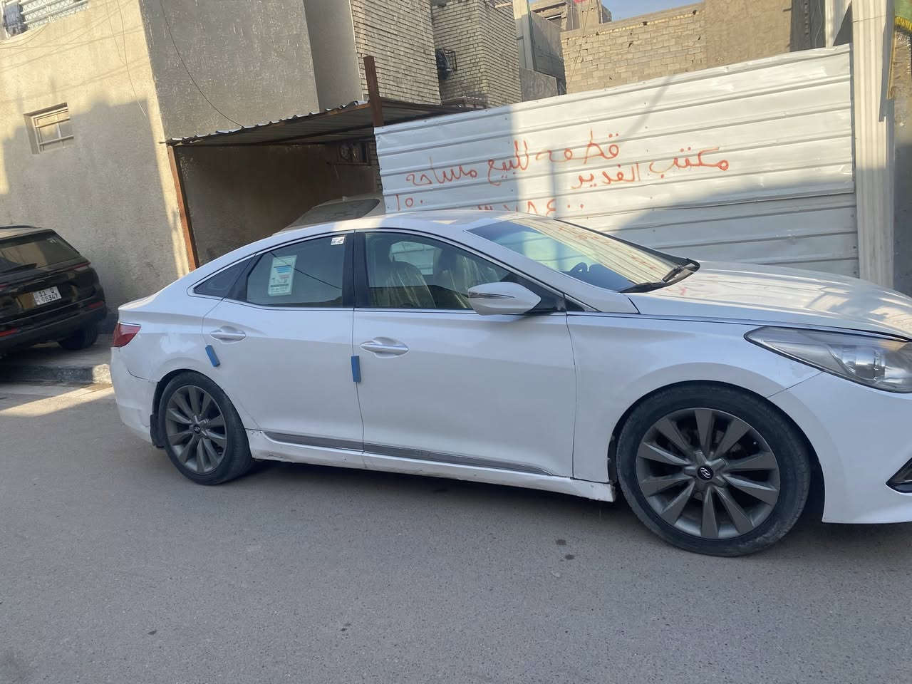 السلام عليكم 
ازيرا ٢٠١٥ نص فول السونار مرفق مكانها بغداد الشرطة الخامسة 
عندي الصدر نص عمر 
ماشية ٢٨٠ كيلو
كير محرك تبريد نضيفات 
باسم شركة 
اجور الشركة علية 
بيع او مراوس حسب القناعة 
*********** 
السعر ١٠٦
