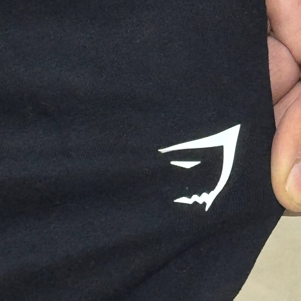 👖 بجامة بكي جم شارك (Gym Shark) – الستايل العصري والراحة القصوى في قطعة واحدة!بجامة بَگي جم شارك – Gym shark 
ستايل

راحة + ستايل بقطعة وحدة ✨
قَصّة عريضة عصرية تناسب الجم والاستخدام اليومي.

✔️ قماش قطني ثخين وسط (لا خفيف ولا ثقيل)
✔️ يحتوي على ليكرا بسيطة لمرونة أفضل بالحركة
✔️ قَصّة بَگي واسعة مريحة وستريت
✔️ خصر مطاطي مع رباط شد
✔️ مناسبة للتمارين، المشي، واللبس اليومي

القياسات المتوفره 
• 2XL: من 90 – 105 kg
• 3XL: من 105 – 120 kg

السعر 17,000

🚚 التوصيل: 3000دينار لجميع المحافظات


**إذا كنت صاحب هذا الإعلان وتريد حذفه لأي سبب، رجاءا أرسل رسالة إلى الدعم الفني**