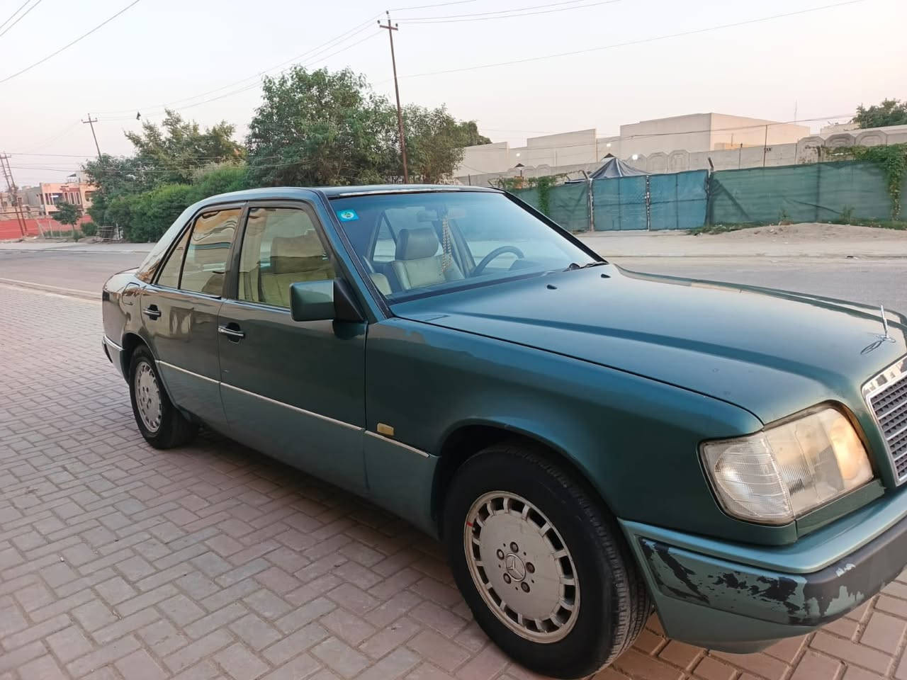 السلام عليكم
مارسدس موديل 1988 للبيع فقط
محدث 1995 بيبي 
محرك 2500 ديلكو 
مكينه وكير شرط
صدر جديد
صبغ جاملغات الوره والقماره فقط بدون ضربه 
غرفه جديده 
تحويل ثاني يوم 
العنوان صلاح الدين تكريت 
السعر 65 للاستفسار 
***********
