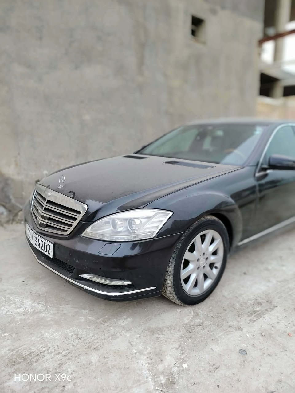 For sale
Mercedes-Benz
Modle: 2009
Categore:S350
________________________________
مرسيدس بنز 
2009محدث2013
وارد خليجي بصمتين 
اللون اسود اوبسيدين بلاك 
السياره بيه هلال الجاملغ الخلفي صبغ فقط
السياره نص فولل باب قصير
-------------------------------------
                  المواصفات
رادار امامي✅
تحديد مسار ✅
كروز سرعه✅
ناضور ليلي✅
تحكم امامي للكشنات 4وضعيات ✅
تلفون ✅
تبريد قطعتين✅
فتحه سقف✅
برادات خلفيه✅
سماعات BOSS✅
وضعيات قياده 3(S_C_E)✅
جكات تصعد و تنزل ✅
شاشه اماميه متحركيه ✅
تبريد ثلج ❄️✅
مكينة V6 350  ✈️✅
السياره نص فول باب قصير ✅
 ------------------------------------- 
سعر السياره (205) و بيها مجال 
*********** محمد
