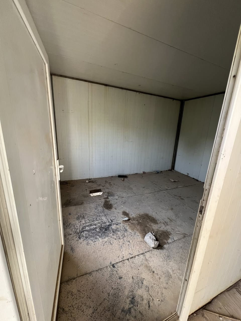 كرفان قياس 12x4 يتكون من غرفتين وصحيات كامله ومبطخ كهربائيات كامله للاستفسار ***********
