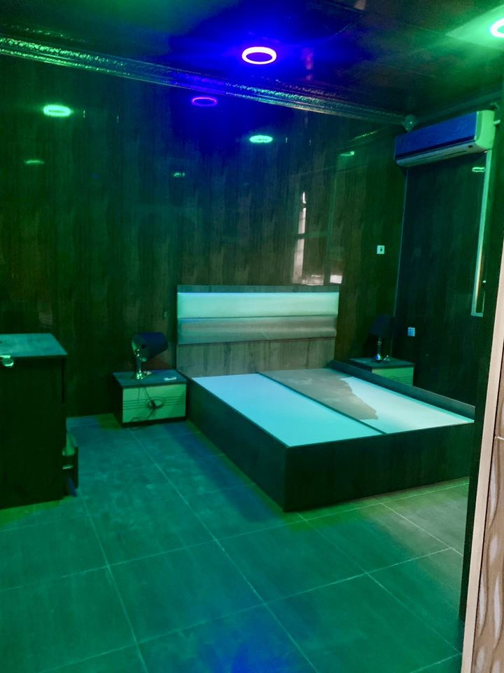 دار طابقين للايجار/كركوك/رحيم اوة/سرجم 

المساحة: 200 متر 

الطابق الاول يحتوي على: 
(2 غرف نوم+استقبال+مطبخ+صحيات)

الطابق الثاني يحتوي على: 
(2 غرف نوم+مطبخ+صحيات)

الايجار الشهري: 325 الف 

لمعرفة السعر والاستفسار الاتصال على الارقام الاتيه:
(***********) اسيا 
‏(***********‏) كورك 
او مراسلتنا على بريد الصفحة

ملاحظة: يمكنكم ارسال الأراضي والبيوت
للأعلان عنها عبر صفحتنا بدون مقابل 
يرجى ارسال:
عنوان المُلك كامل 
بعض الصور للمُلك
سعر المُلك 
عبر الواتساب الخاص بالصفحة (***********)

لزيارة مكتبنا على العنوان الاتي: 
كركوك/سرچنار/فلكة سرچنار
