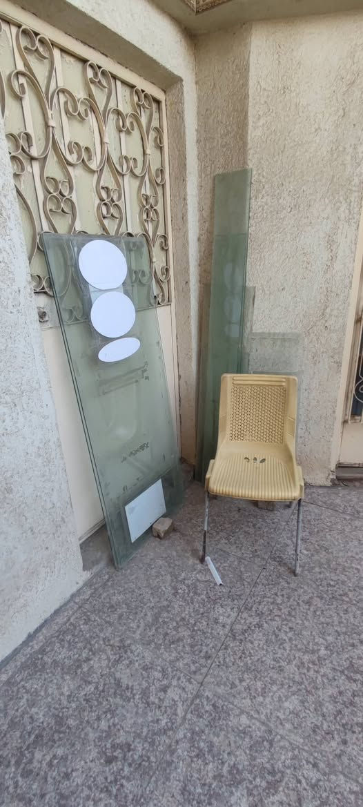 للبيع
معرض وجام خانة المنيوم وزجاج 
المعرض ب50 والجام خانة ب75
***********
