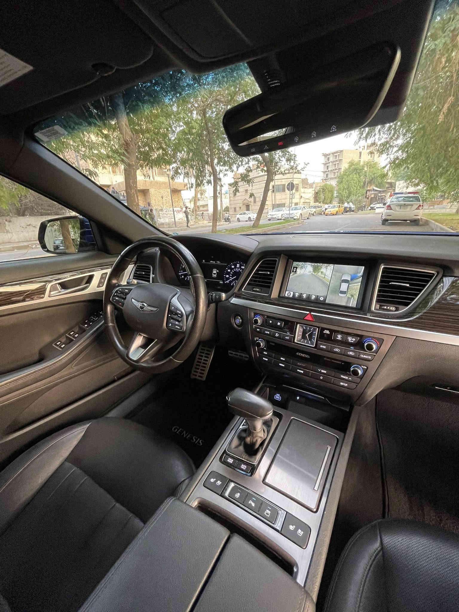 السلام عليكم 
للبيع جينسيس G80 

الموديل 2020 

المواصفات: رادارات 360 درجة 

كامرات محيطية 360 درجة 

تدفئة كشنات خلفية + امامية تبريد وتدفئة

خرن ذاكرة مقعد السائق

3 انظمة قيادة ايكو سبوت نورمل

سستم صوت ليكسكون 

وبعد هواي شغلات جنايه جينسيس يعرفوها مو مال اكتبها 

كت سبورت بلادي المحرك المرغوب 3.800 تنفس طبيعي

السعر 22500$ وبيها مجال 

***********
