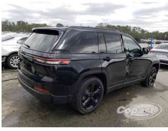 السلام عليكم جيب 2023 بلاك توب وارد امريكي ماشية ٢٣ الف كيلو  ضربتهه بالصور موجودة مبدل ٣ ابواب نفس اللون ووحدة مصبوغة طاك ايرباك بردة بس  فول مواصفات بس بدون سلايد 
السعر
 ب٣٤ الف دولار وبيهه مجال 
رقم التلفون 
***********
***********
العنوان الدورة ابو طيارة
