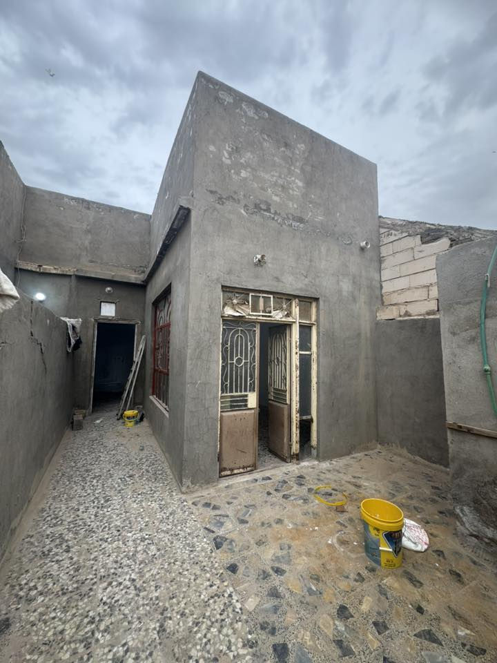 السلام عليكم دار للايجار المساحه ١٠٠متر بالحولي مقابل مجمع السلام السكني ع الشارع  السعر ٢٢٥ الف  ***********
