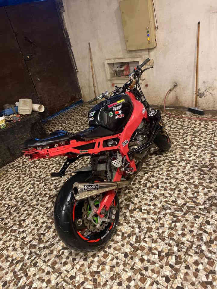 السلام عليكم 🫡 كاوسكي ٢٠٠٤ ( ٦٣٦)
للبيع مفوله تزويد يدات برمبو وفجوج توكيكو
بكره زنجيل حجم ٧٥بريك خلفي بالستيرن وبالرجل اثنينهن يشتغلن 
مكينه كفاله عامه برغي مامفتوح بيه عليه ادامه كامله دهن موتول تنضيف نوزلات فيتبم كله جديد مي راديتر جديد مابيه أي نقص الدراجه كامله مكمله عنوان بغداد غزاليه رقم الهاتف ***********
