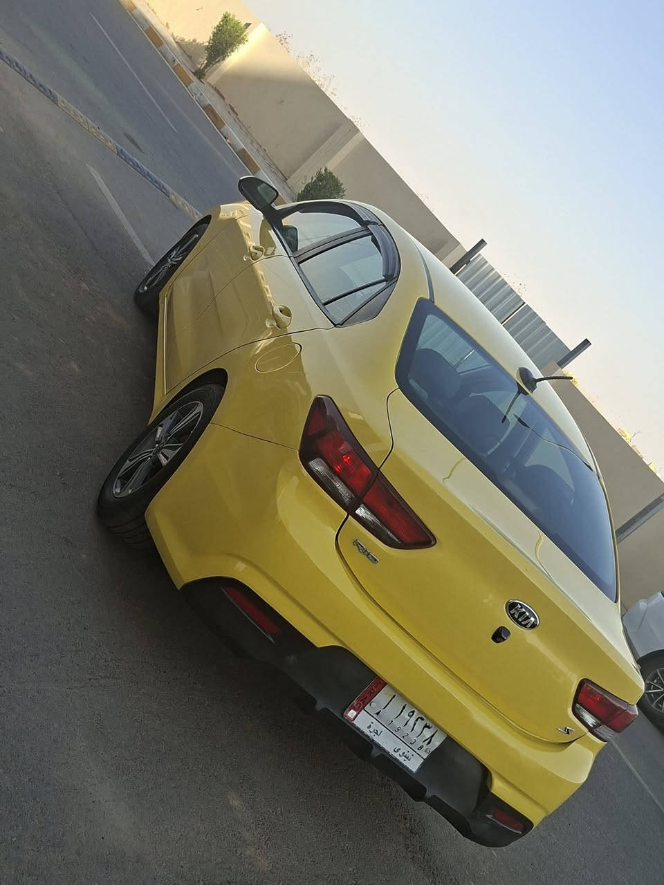 كيا ريو موديل ٢٠١٨ s
ضررها جاملغ امامي امبدل فقط بدون دواخل ولا ايرباك 
سياره جاهزه طخم تاير طخهما جديد  عليها ادامه كامله
ماشيه ١٩٠ 
مكينه كير شرط
رقم نينوى الماني 
كيرها at ومكينه gid
ماتصرف عليها ربع ولا كلوب بل دشبول ماعالك 
شرط التحويل والغرامات 
سعرها ١٢٤ وبيها مجال قليل 
***********

