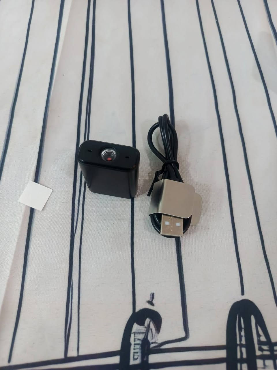 📷 كاميرا مراقبة صغيرة مخفية – جودة عالية 1080p
🔹 حجم صغير جدًا وسهلة الإخفاء
🔹 تصوير فيديو واضح مع تسجيل صوت
🔹 تدعم كارت ميموري لحد 32GB
🔹 تعمل على الشحن أو البطارية
🔹 مناسبة لمراقبة المنزل، المكتب، السيارة
📦 المحتويات:
✔️ الكاميرا
✔️ كابل شحن USB
✔️ لاصق للتثبيت
💰 السعر: 20,000 دينار فقط
🚚 توصيل مجاني،،،مجاني
📩 للحجز والاستفسار راسلنا خاص الآن


**إذا كنت صاحب هذا الإعلان وتريد حذفه لأي سبب، رجاءا أرسل رسالة إلى الدعم الفني**