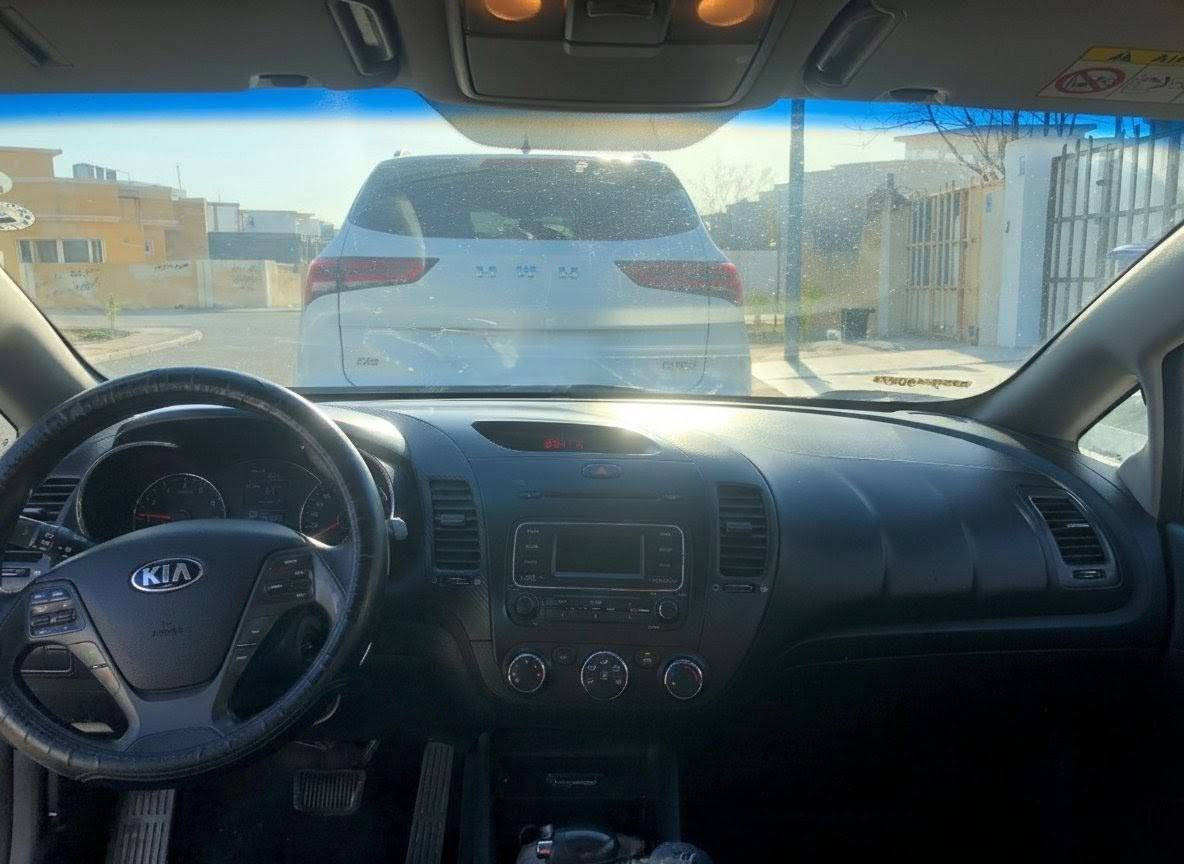 للبيع فقط كيا سيراتو 2014

📝 مواصفات السيارة
 
- سيراتو  2014  
- الفئة: نص فل  
- اللون: أبيض  
- مادة المقاعد: قماش  
- عدد المقاعد: 5  
- اللوحة: أربيل، خصوصي  
- 2 ايرباك
-حساسات خلفية 
- السيارة ماشية 143900 الف كيلومتر 

✅ الحالة والفحص
- السنوية: مجددة لغاية سنة 2028  
- فحص المتانة والأمان: ساري حتى 12 / 2026  
- الوصف العام: السيارة كلشي تمام، بحالة جيدة 
⚠️ الأضرار
- البونيت: كانت فيه طكة خفيفة، تم تصليحها عالبارد بدون أثر  او صبغ (تم تحديدها بالصورة). 
- الباب الخلفي: فيه بعجة بسيطة فوق القبضة

📞 للتواصل

- كورك  ***********
-زين.    ***********
