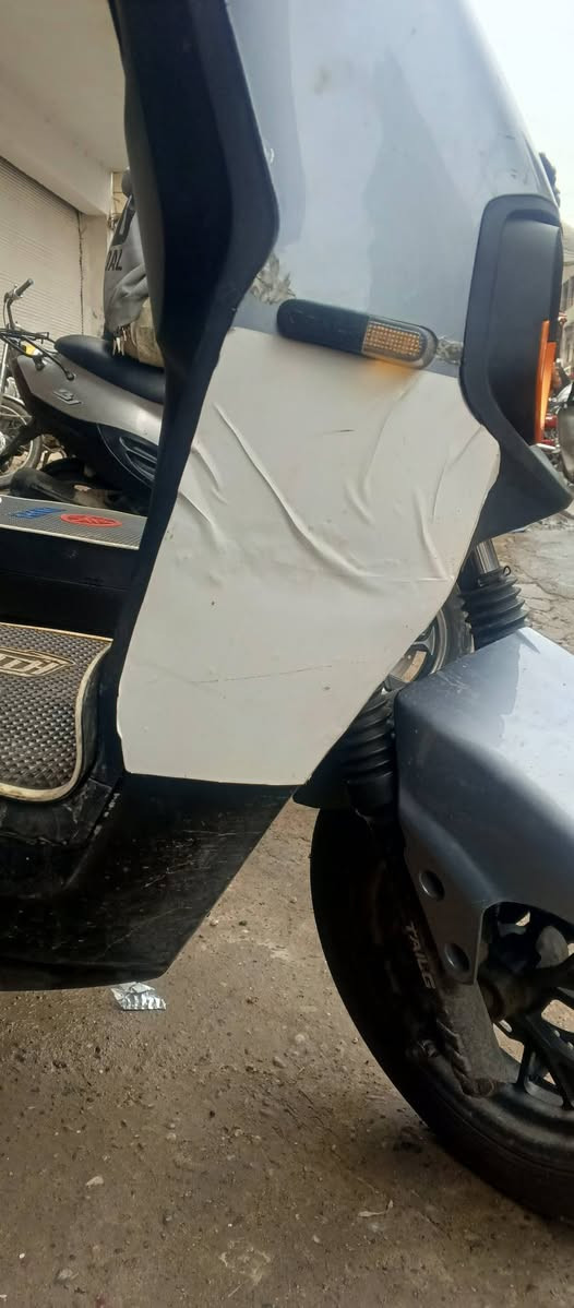 سلام عليكم  اخون  درجا ريان  ابو عيون  للبيع 

درجا  كدم 👀 

درجا كلش نضيفا 

بس كسر الي بل صور

مشي كلش قليل

مستخدم شهر ونص بس 

الاستفشار اتصل على الرقم

كورك /***********

اسيا   /***********

سعر  { 750}
