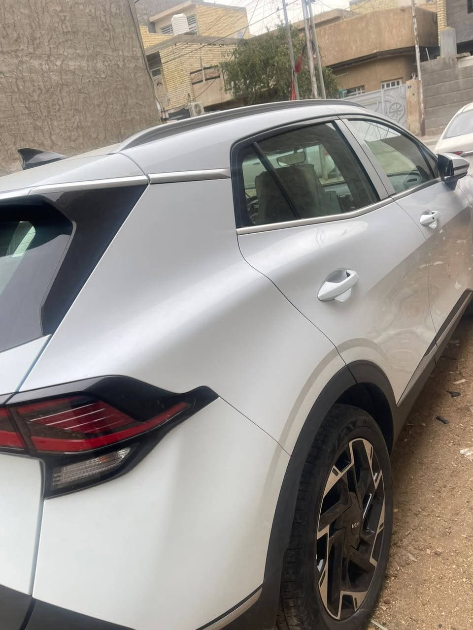 السلام عليكم
سبورتج وارد خليجي 
موديل ٢٤
ويل كب ٢٠
تبريد امامي وخلفي 
كراسي كهرباء 
وضعيات قياده
كشنات تدفئة+ تدفئة مقود
شاشه متصله
تحكمات جهتين
منافذ شحن تايبسي + يو أس بي 
ماشية ١٩ الف حقيقي
السيارة وضع شركة 
 دخول ذكي 
بصمة أبواب 
قمارة حديد 
اريل نڤكيشن+ حمالات
السبير المقدس مانازل
موقع السيارة حي الجهاد
السعر229
***********
