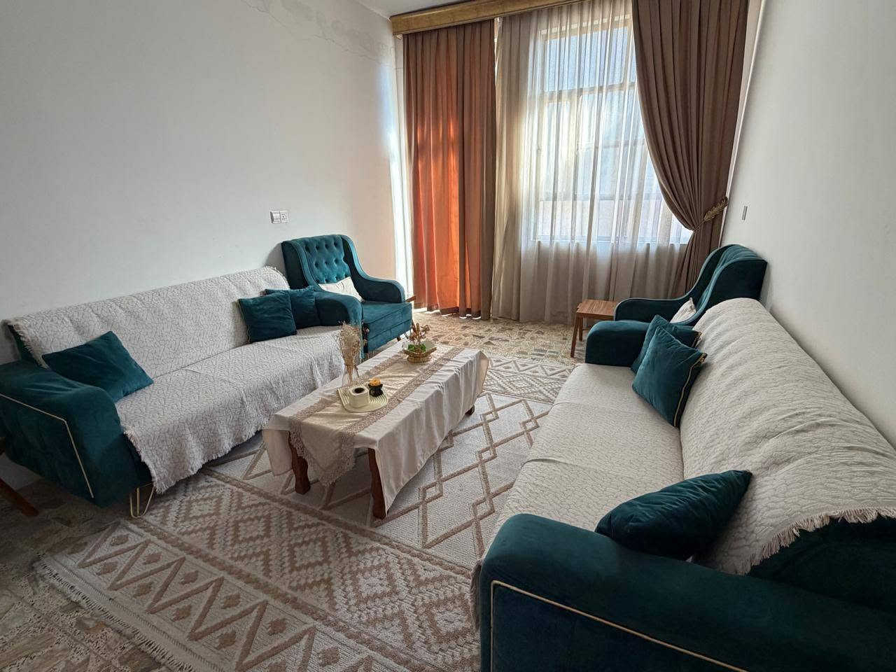 السلام عليكم بيت للبيع 🏫
المساحة الكلية 260 🏨
مساحة البناء 170🏤
تريد فقط المساحة المبنية عادي ابيعلك فقط مساحة البناء 
بيت 🏤 بناء جديد موقعة الدورة مجمع العدل الثاني منطقة هادئة وحلوة يحتوي على 3 غرف نوم 🏘️🏘️🏘️ واستقبال 🏢 وصالة ومطبخ وخدمات للاستفسار أكثر ***********
