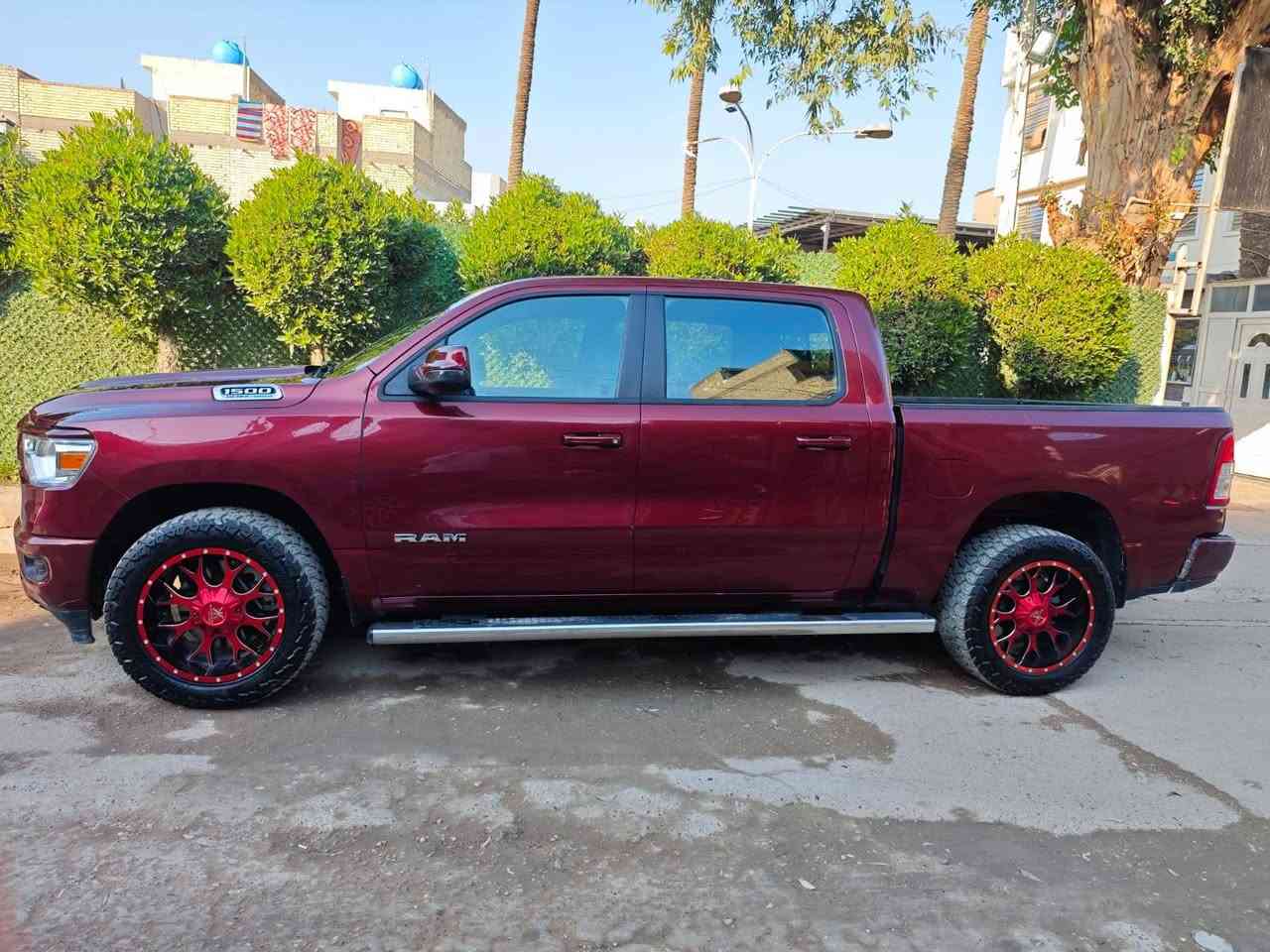 سلام عليكم

دوج رام 2023 . محرك 5700. 

السياره جديدة جدا ماشيه (8000) فقط.مواصفات عادية
فور ويل.. كاميرا خلفية.. كرسي كهرباء . السياره احلى من الصور

 . حادثها  جاملغات خلفية فقط  وصندوك. ترقيم جديد بأسمي
 السعر (320) وبي مجال بسيط.. بيع فقط بدون مراوس

*********** . بغداد/ سبع ابكار
