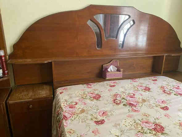 غرفه للبيع نجاره عراقي ٤ بيبان السعر ٤٠٠ مكاني واسط قضاء الحي   *********** الحال
