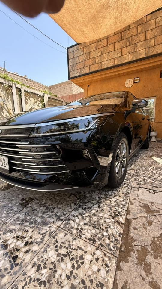السلام عليكم بي واي دي دستروير خصوصي لون اسود ملكي موديل 2025 السياره وضع الشركه داخل ابيض فول مواصفات عدا الفتحه شاشه قلاب بصمه ثلاث انضمه قياده السياره مكفوله كفاله عامه من الضربه والصبغ والبارد معه كل ملحقاتها موجوده السياره بغداد تحويل مباشر السعر 20 مليون بيها مجال الشراي يتصل ***********
