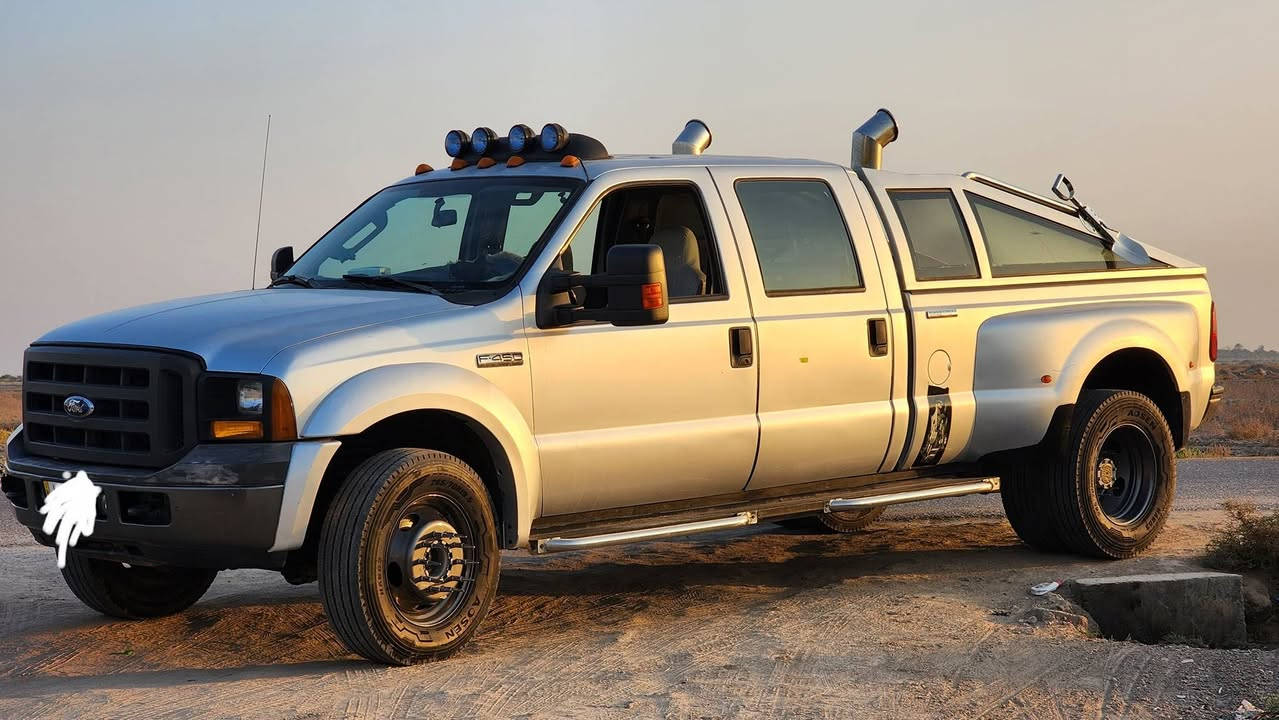 #للبيع
فورد سوبر ديوتي 450F  محرك 8 گاز موديل 2004 سياره جاهزه من كل شي 
مرايات تتطول وتتقصر 
شاشه كبيره وكاميره خلفيه
دواخل جديده جدا 
حداديه جديده 
محرك جديد مع گير مع ظفيره جديده 
وتبريد جاهز 
تاروسه هواء وتانكي ماء 

الشراي يتصل على الرقم 
***********
