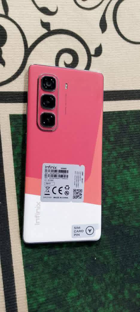 السلام عليكم اخواني انفنكس هوت ٥٠ برو بلاس للبيع  بي ضربه بالشاشه حتى مامبينه خفيفه مكاني مدينة الصدر قطاع ٦٩ السعر 165 قفل لاتعاملني ولا اعاملك
الرقم:  ***********
متواجد واتساب
