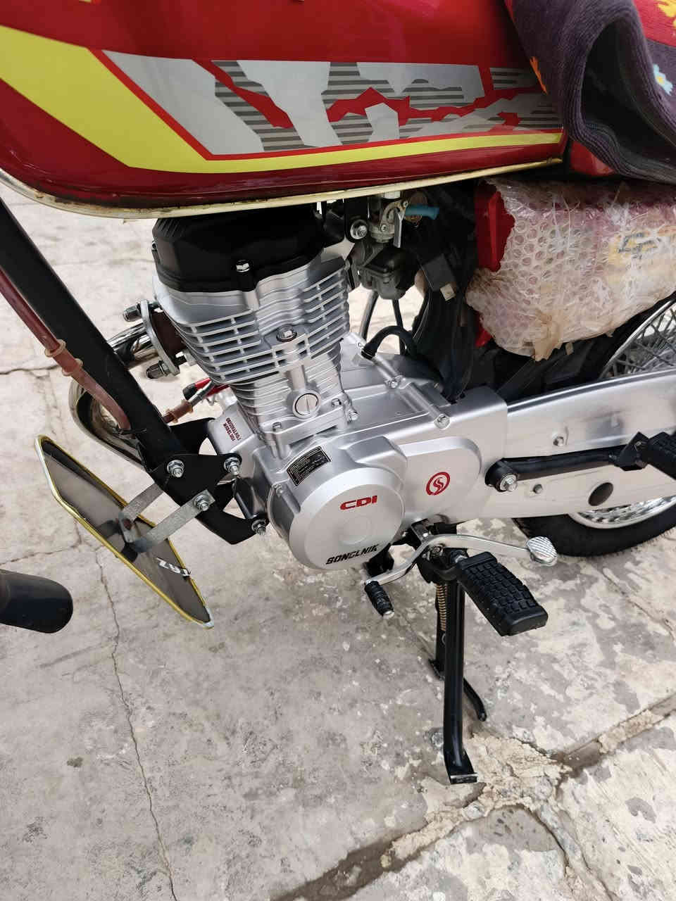 سلام عليكم تيكر البيع مديل 24 درجه حلوه ونضيفه سعر 725رقم الهاتف ***********3
