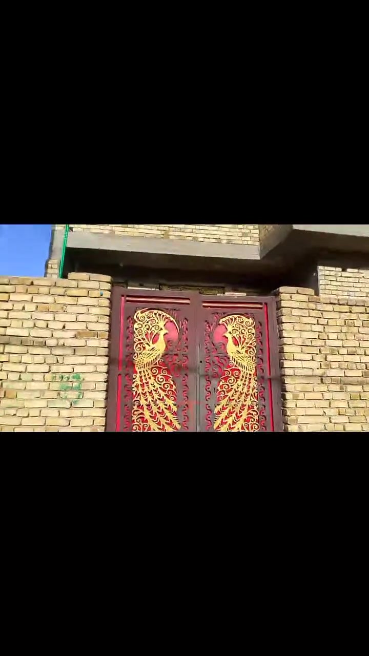 سلام عليكم بيت في منطقة السفحة الثانية  مساحة 100 متر بناء حديث البيت مصفر السعر 45 رقم الاتصال ***********
