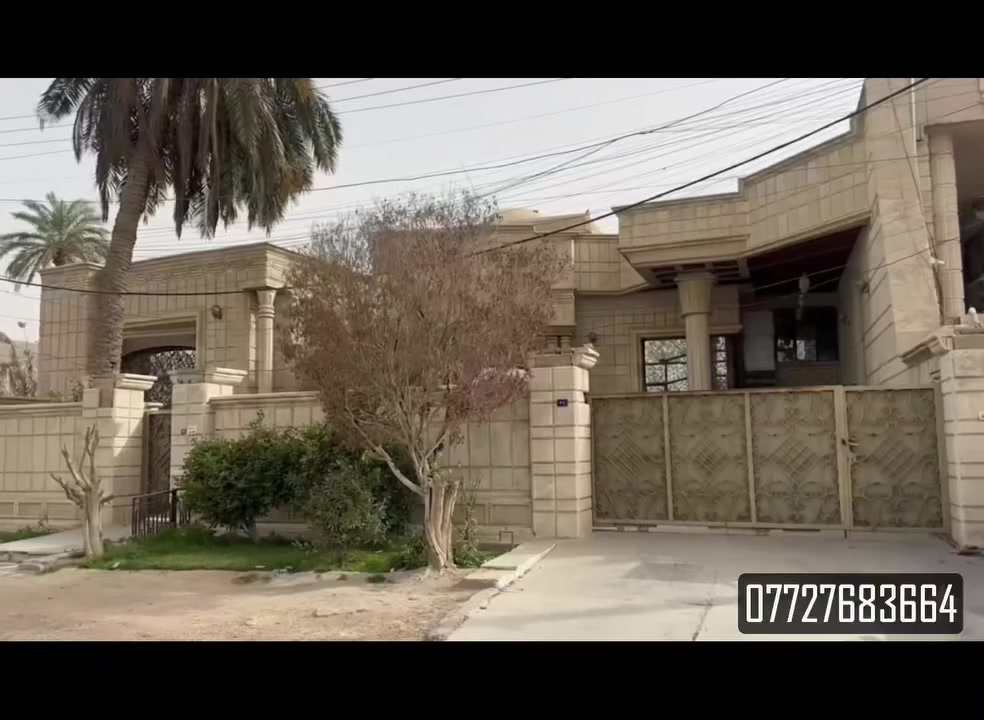 🏠 فرصة استثنائية: قصر كلاسيكي للبيع بموقع تجاري استراتيجي في منطقة العامرية.
​هل تبحث عن الفخامة، المساحة الواسعة، والموقع الذي يضمن لك مستقبلاً استثمارياً باهراً؟
​نعرض لكم هذا العقار المميز بتصميمه الكلاسيكي الراقي، والذي يجمع بين هدوء السكن وحيوية المركز التجاري.
​تفاصيل العقار:
​المساحة الكلية: 600 متر مربع.
طابقين : ارتفاع الطابق الارضي 5 متر
​الغرف: 6 غرف نوم واسعة توفر الخصوصية والراحة.
​الحمامات: 4 حمامات مجهزة بالكامل.
​المرافق: استقبال (ديوانية) فخمة تليق بضيوفكم، مع مطبخ واسع بتصميم عملي.
​التصميم: طراز كلاسيكي بلمسات معمارية أنيقة تعكس الفخامة.
​الموقع (الميزة الاستثمارية الأقوى):
​يقع العقار في قلب "المربع الذهبي"، حيث تحيط به الفرص من كل جانب:
✅ يقع بين شارعين رئيسيين تجاريين ( شارع العمل الشعبي وشارع المنظمة ).
✅ يحده من الخلف شارع تجاري ثالث ( شارع العسل ).
هذا الموقع يجعل من العقار خياراً مثالياً للسكن الراقي، أو تحويله إلى مشروع تجاري  (مجمع طبي، شركة كبرى، أو مقر إداري) نظراً لسهولة الوصول إليه من كافة الجهات.
​للتواصل والاستفسار:
​لمزيد من المعلومات أو لتحديد موعد للمعاينة، يرجى مراسلة الصفحة مباشرة أو الاتصال على الرقم التالي:
📞 [***********]
