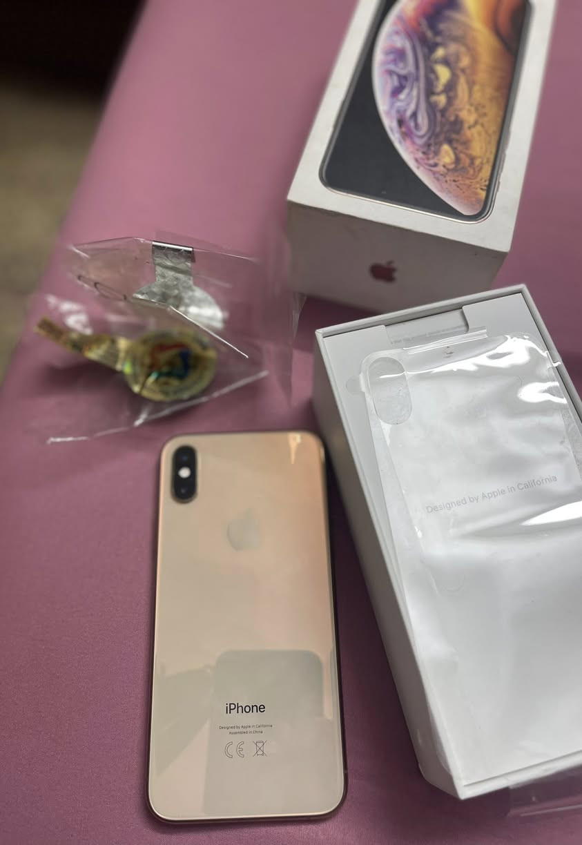 سلام عليكم
Xs فقط ذاكره 64 بطايه 72 ماستر شرق اوسط ممفتوح ولا مبدل بي شي وتر ع فحص 
سعره/175 وبي مجال قليل
الهاتف /***********
المكان /بغداد الرصافه
