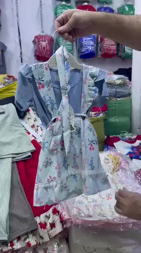 فستان بناتي شيال جمله
يلبس من عمر ٦ أشهر ال سنتين
سعر الدرزن 48
والتوصيل 6
للحجز والاستفسار خاص


**إذا كنت صاحب هذا الإعلان وتريد حذفه لأي سبب، رجاءا أرسل رسالة إلى الدعم الفني**