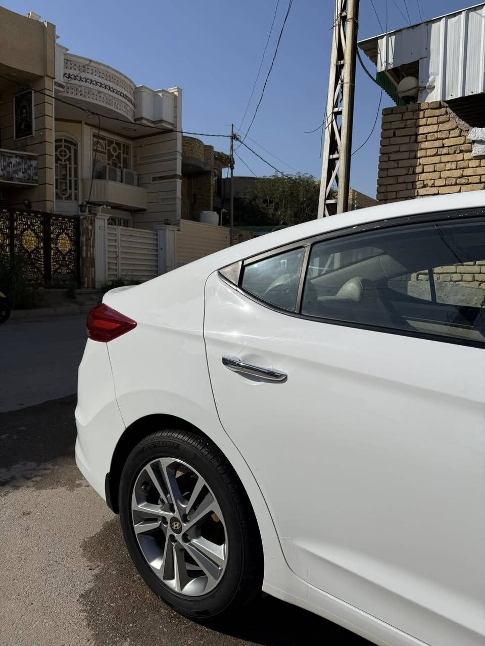 السلام عليكم الانتره ١٩ سوبر رقم واسط الدولي سياره جديده معنه الكلمه وجاهزه من كلشي تغليف ارضيه  بصمه فتحه كامره خلفي أمامي حساس خلفي أمامي تحكمات مري شفط تطبك ويه التقفيل ترحيب عند الاقتراب سياره فول للخير ماشيه 99 الف حقيقي السونار وي المنشور ملاحظات بسيطه بيها
السعر 160 وبيها مجال 
الشراي يتصل *********** واتساب
