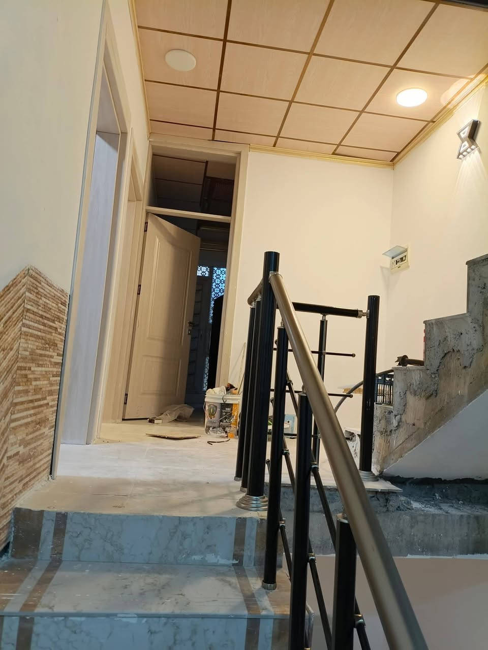 بيت  لبيع طابقين  مساحته 120 منطقه باب درب زراعي مشمول داخل بتطويب أربع غرف نوم خدمات ماء مجاري تبليط ***********
