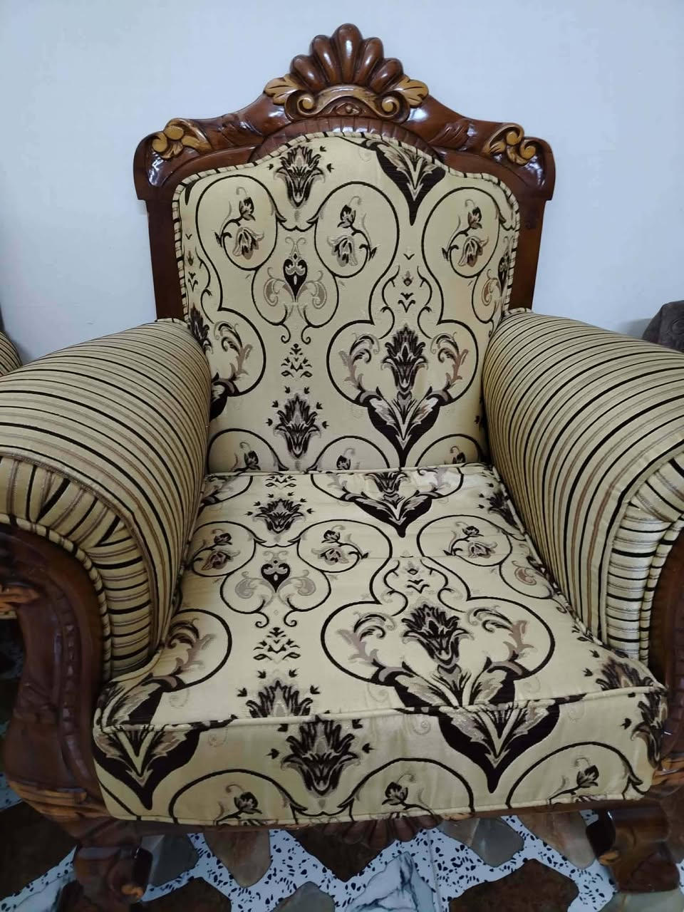 تخم ملكي 10مقاعد حطاطة مامستخدم السعر 525بي مجال
العنوان جبيل ***********
