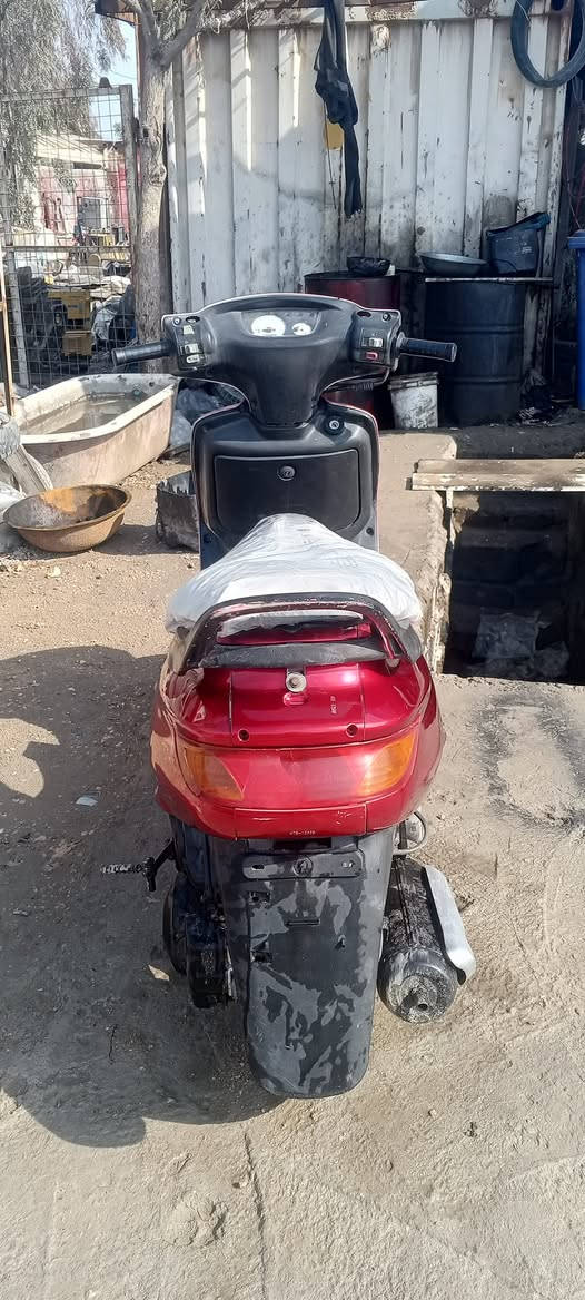 السلام عليكم اخوان دراجه فراشه بطه مكفوله المكينه كفرات كله ابو الختم وضفيره جديده ما ناقصه شي بس كيج بانزين طافي ما متواجد فيس الرقم *********** مكان بابل هاشميه
