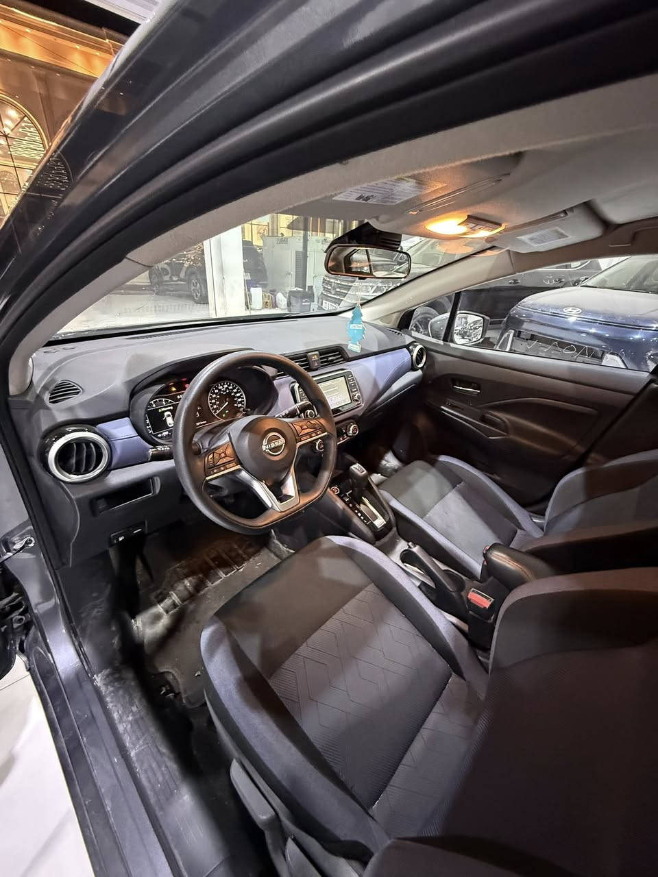 السلام عليكم 
للبيع نيسان فيرسا نفطي 2024 SV
محرك 1600
ماشي 32 الف ميل 
صبغ بولند بدون دواخل و بدون ارباك شرط
و بيها حافه جاملغ تعديل بارد 
سياره بدون كلير أمريكي شرط 
سياره بدون شخوط و رصعات و بقصات 
سياره بدون رقم ترقيم شمالي فقط 
تكلفة رقم 12 ورقه 
ملاحظة صوار حادث موجوده في المنشور 

السعر 123 ورقه ومجال 
اي استفسار عن سيارة خاص مفتوح 
اخوكم ديار ابو عمر 
*********** واتساب 
***********
عنوان إربيل معارض السيارات شارع 100
