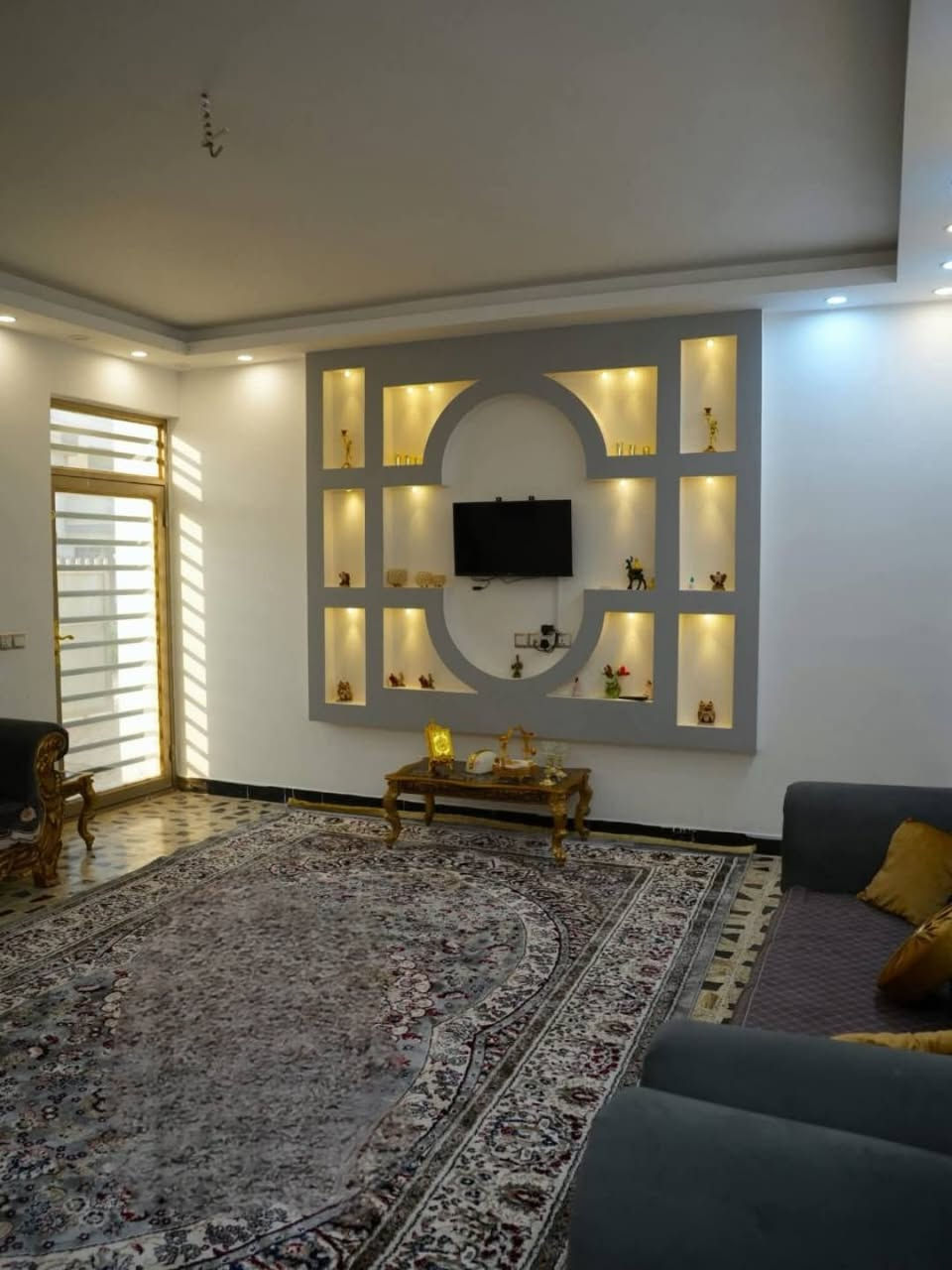 السلام عليكم فلة 250 متر درة سامراء العقار حر شارع 15 متر 
العقار بداية الدرة موقع مميز 
***********
