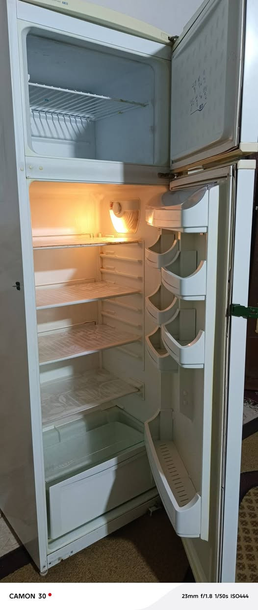 السلام عليكم ثلاجه للبيع اي عيب ما بيها سعر 150 وبيها مجال عنوان حي العسكري الاتصال *********** كركوك, العراق
