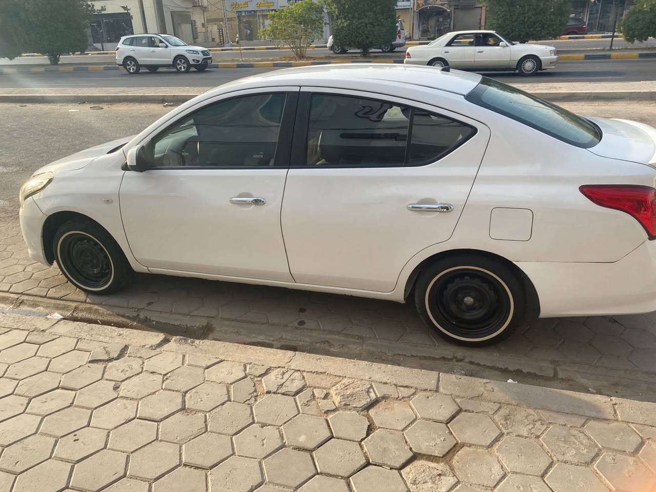 نيسان صني هندي أم لبليته زركه 2019
بيه قبق جنطه مبدل وباب وره مفتوحه 
وبيه حالوب بل قماره 5 السعر 85 وبيه مجال 
***********
