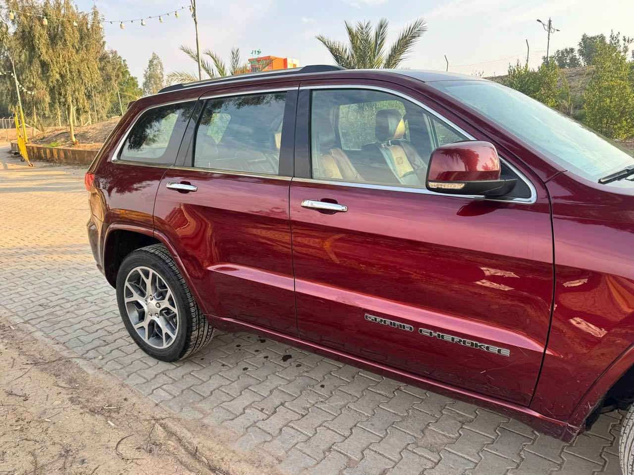 السلام عليكم
 للبيع سيارة جيب اوفر لاند بلس موديل 2021 خليجي وكاله هارلم اللون ماروني والداخل قرميدي. المحرك 3600 سي سي 6 سلندر دفع رباعي .ماشيه بحدود 63 الف رقم بغداد
 بيها كل المواصفات .جكات باربع ارتفاعات خمس وضعيات للقياده منها السبورت ثلاث شاشات وحده اماميه وشاشتين بالكشنات . تبريد وتدفئه كشنات وستيرن .كشنات كهرباء ويه ميموري .نظام صوت قوي . شاشه كبيره ويه نفيكيشن .دخول بصمه وتشغيل عن بعد .ستيرن كهربائي ويه تدفئه حساسات امامي وخلفي ونقطة عمياء رادارات وحساس مانع تصادم اضويه لد امامي وخلفي ويلات عشرين تخم تاير السياره كلش نضيفه وتخبل .تايرات وصدر جديد قبل شهرين ما بيها شي غير باب خلف السايق مصبوغ وصاير حادث بسيط موجود تقرير  .ومبدل عدسات لان ضوهه الاصلي ضعيف معروف الامريكي .سياره جاهزه للاستعمال ما تحتاج شي
سعر ٣٠  وبيها مجال ان شاء الله


**إذا كنت صاحب هذا الإعلان وتريد حذفه لأي سبب، رجاءا أرسل رسالة إلى الدعم الفني**