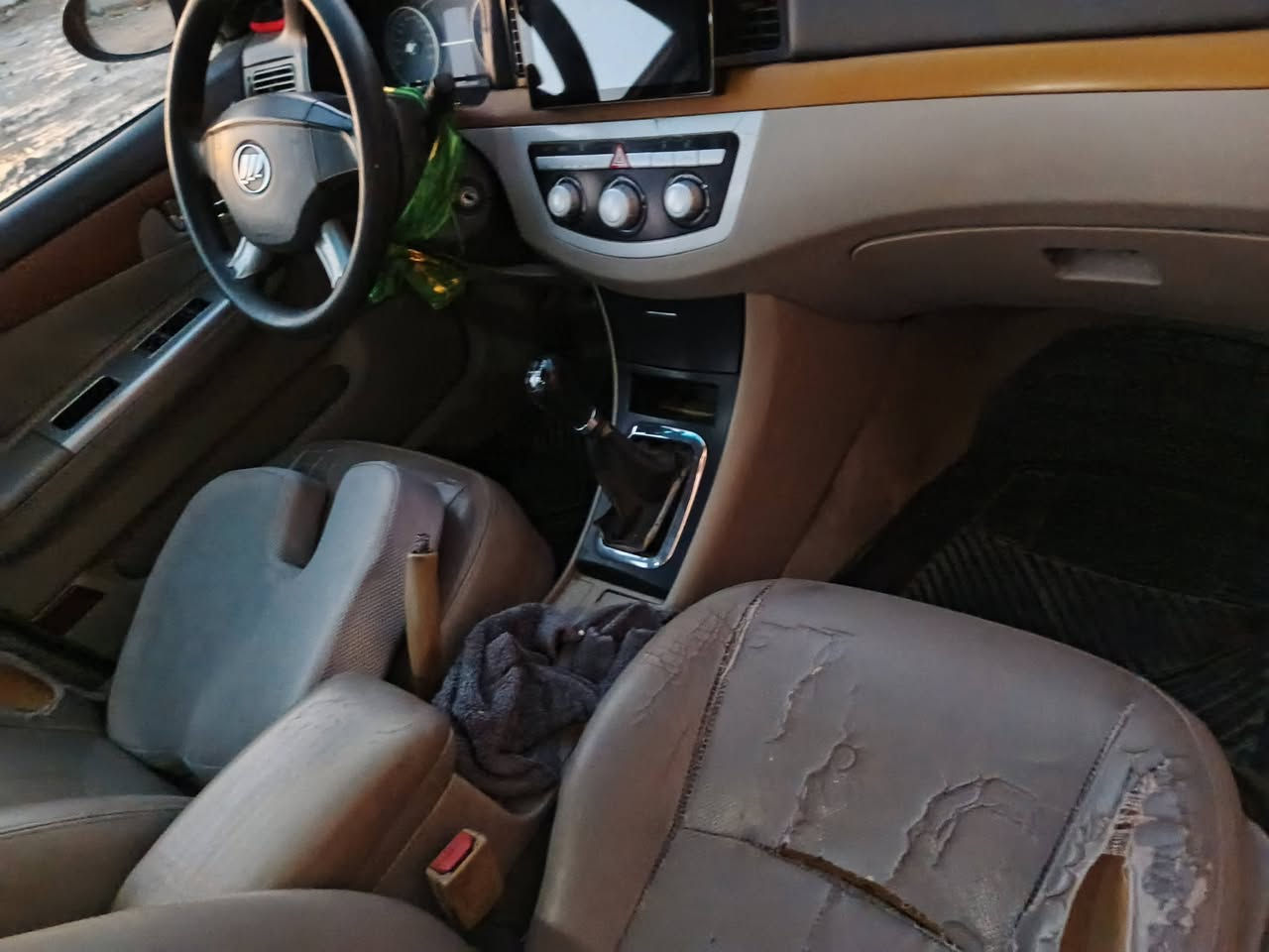 ليفان 620 2011جاهزة ماعدا التبريد عاطل هزة جديده عليها هيئة 950ورة المشتري شرط التحويل السعر 20الاتصال ***********مكلف بلنشر بغداد البياع
