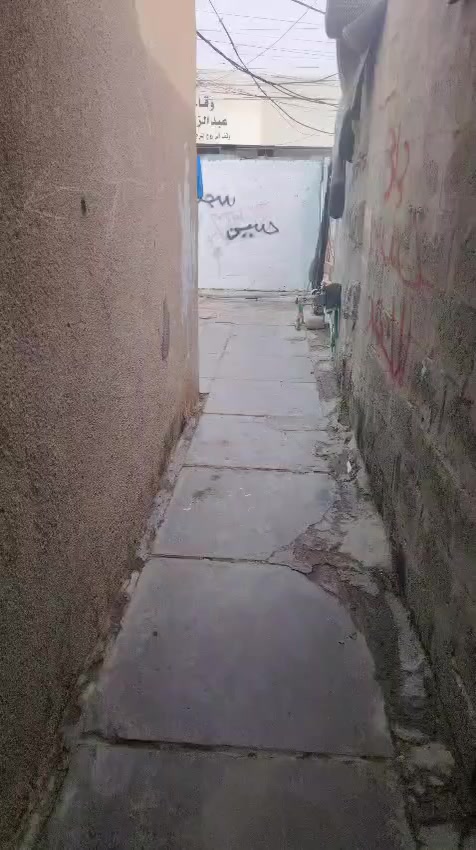 سلام عليكم بيت بل تجاوز للبيع بيت بي غرفتين نوم وصاله ومطبخ بيت نضيف عنوانه ابو دشير  الضغط قرب حسينه عبد زهره الكعبي لتواصل على رقم ***********
